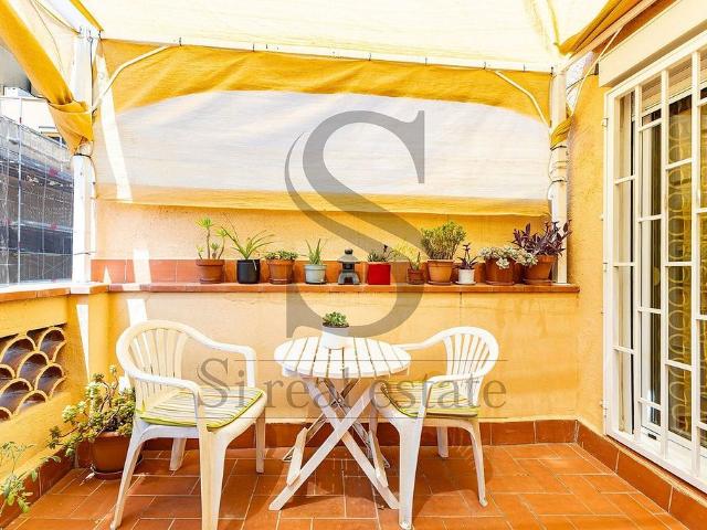 Ático en venta en calle Llivia, Barcelona, de 46 m² 1 habitación por 319.900