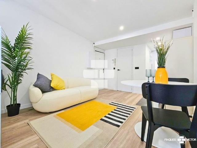 Ático en venta en calle Lluna, Barcelona, de 30 m² 1 habitación por 230.000