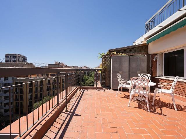 Ático en venta en calle Napols, Barcelona, de 76 m² 2 habitaciones por 525.000