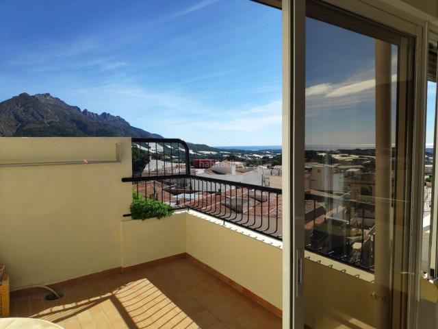 Ático en venta en Callosa d´en Sarrià. Ático con vistas panorámicas al mar y la montaña. Áticos Callosa d´en.