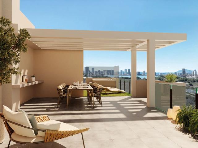 Ático en venta en Calp, Zona Levante Playa Fossa. Ubicado en la hermosa localidad de Calpe, este exclusivo conjunto residencial ofrece una selección de 18 propiedades diseñadas par. Áticos.