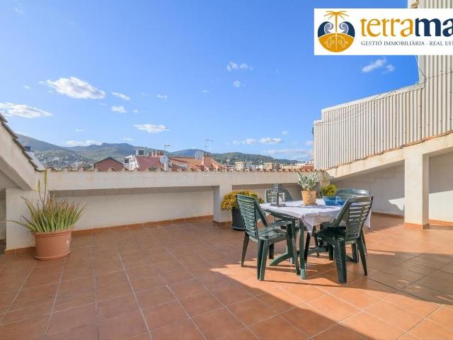 Ático en venta en Castelldefels, Centre. Vive en el Ático Dúplex de Tus Sueños con Terrazas Espectaculares en el Corazón de Castelldefels!. Áticos.
