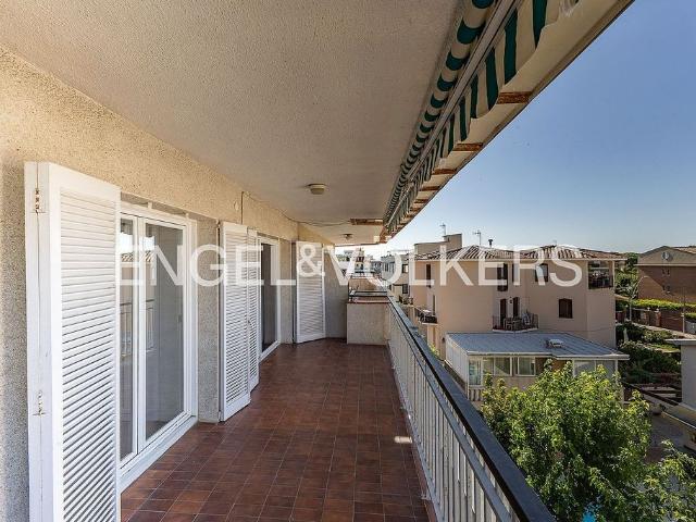 Ático en venta en Castelldefels, de 56 m² 3 habitaciones por 420.000