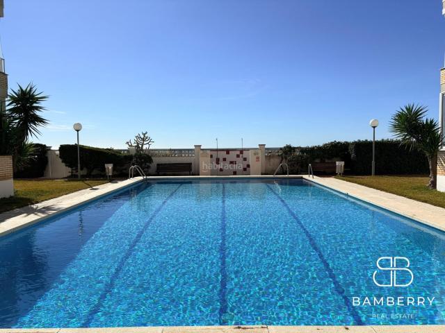 Ático en venta en Castelldefels, Lluminetes. Exclusivo piso reformado en primera línea de mar con gran terraza privada. Áticos.