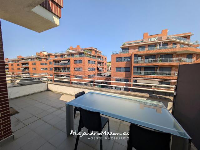 Ático en venta en Castro Urdiales, Cotolino. Ático con 2 terrazas, garaje, trastero y urbaniz. con piscina. Áticos Castro.