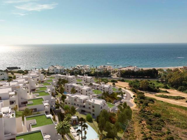 Ático en venta en Casares, Bahía de Casares. Ático de 2 dormitorios y 2 baños con vistas panorámicas al mar. Casares Costa. Áticos.