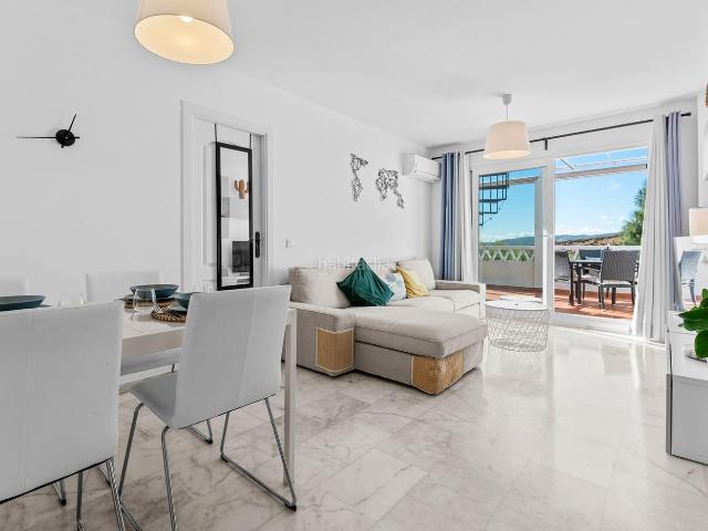 Ático en venta en Casares, Casares pueblo. ? Elegante Ático Dúplex con Vistas al Mar y Golf en Doña Julia, Casares Playa. Áticos.