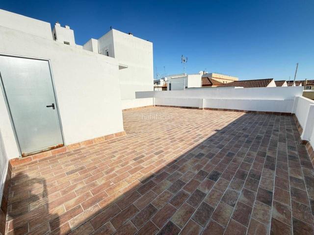 Ático en venta en Chiclana de la Frontera, La Banda Campo de Fútbol. Ático a estrenar con gran terraza privada en el centro de Chiclana. Áticos Chiclana de la.