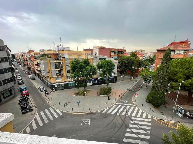 Ático en venta en Cornellà de Llobregat, de 62 m² 3 habitaciones por 228.000