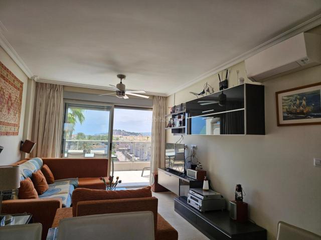 Ático en venta en Dénia, Devessa Monte Pego. Ático dúplex con vistas al mar, licencia turística y estilo de vida mediterráneo. Áticos.