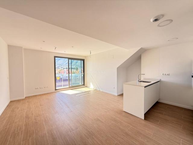 Ático en venta en Dénia, El Montgó. Vive el Mediterráneo ático de lujo en la exclusiva Urbanización Marina Real III. Áticos.