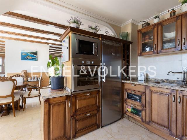 Ático en venta en Dénia, Les Bassetes El Marjal. Ático luminoso con gran terraza en L y vistas únicas al mar y montaña. Áticos.