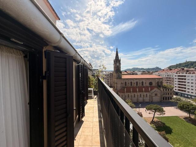 Ático en venta en Donostia San Sebastián, Gros. Plaza CataluñaGrosDonostia. Áticos Donostia San.
