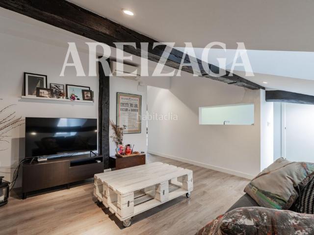 Ático en venta en Donostia San Sebastián, Parte Vieja. Acogedora buhardilla reformada en el corazón de la Parte Vieja. Áticos Donostia San.