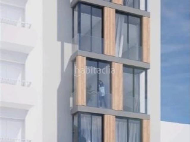 Ático en venta en Elche Elx, Plaza Crevillente Antiguos Juzgados El Asilo. ATICO CON TERRAZA EN PLANTA DE 32M, CON SALARIUM LO VAS A DEJAR ESCPAR! Y PISCINA. Áticos Elche.