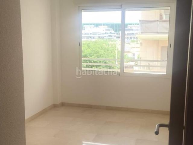 Ático en venta en Elche Elx, El Travaló Martínez Valero. Moderno y Espacioso Ático en la zona del estadio con Vistas y Comodidades. Áticos Elche.