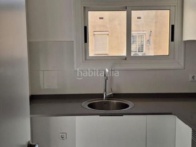 Ático en venta en Esplugues de Llobregat, Montesa. Luminoso piso de 2 habitaciones en Esplugues, muy bien comunicado con Barcelona. Áticos Esplugues de.