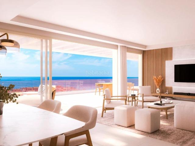 Ático en venta en Estepona, Buenas Noches. Ático de 3 dormitorios y 2 baños con vistas al mar. Buenas Noches, Estepona. Áticos.