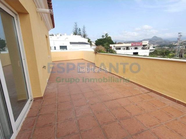 Ático en venta en Estepona, Cancelada. Ático con amplia terraza, vistas despejadas y 2 plazas de garaje. Áticos.