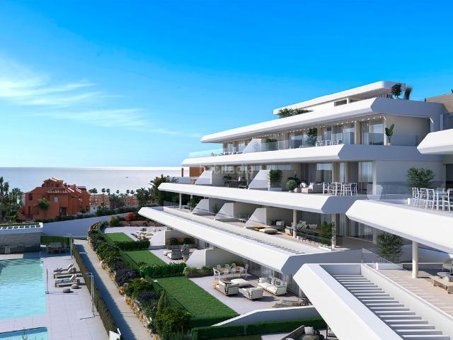 Ático en venta en Estepona, Centro. Exclusivo ático de tres dormitorios con solárium privado y jacuzzi en Estepona, que ofrece espectaculares vistas panorámicas al ma. Áticos.