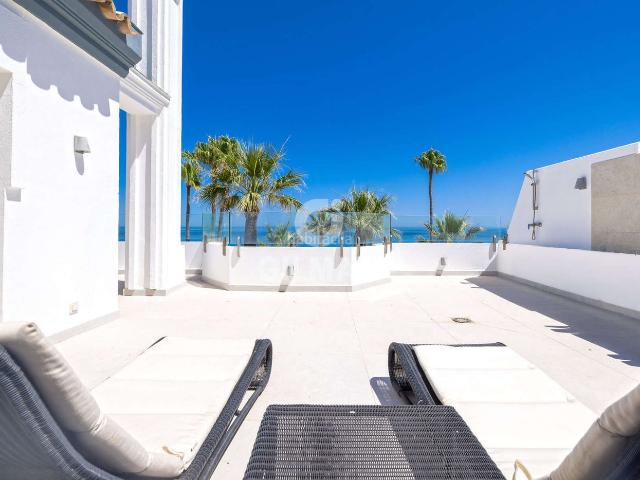 Ático en venta en Estepona, El Velerín. Hay viviendas excepcionales. y después están aquellas que ofrecen un estilo de vida que muy pocas personas pueden disfrutar.Ubic. Áticos.