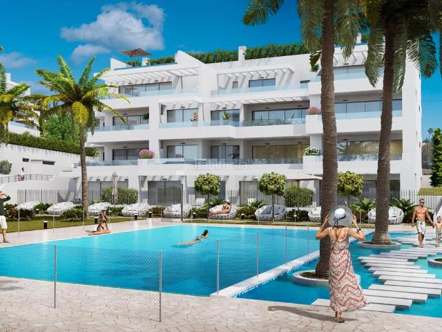 Ático en venta en Estepona, Guadalobón. Ático contemporáneo con solárium y piscina privada en Costafiore Gardens, Estepona. Áticos.