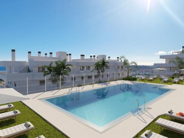 Ático en venta en Estepona, Guadalobón. Ático de Lujo con Vistas Panorámicas al Mar Estepona Arroyo Enmedio. Áticos.