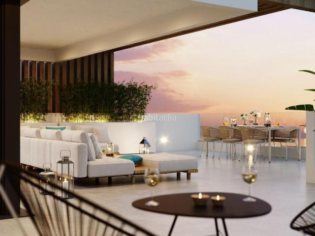 Ático en venta en Estepona, Huerta Nueva. Ático de 2 dormitorios y 2 baños con solarium y vistas al mar. Estepona. Áticos.