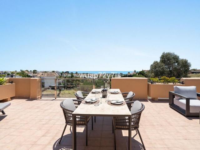 Ático en venta en Estepona, La Concha Resina Golf. Áticos.