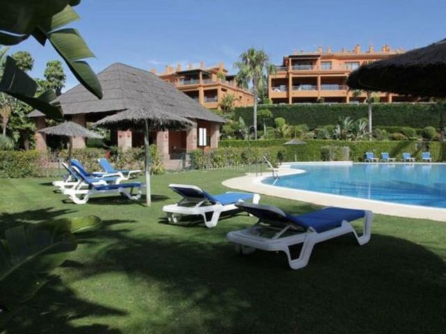Ático en venta en Estepona, Nueva Atalaya. Ático, Atalaya, Costa del Sol. 3 Dormitorios, 3 Baños, Construidos 144 m, Terraza 156 m. Posición Cerca de Tiendas, Cerca de Ciud. Áticos.