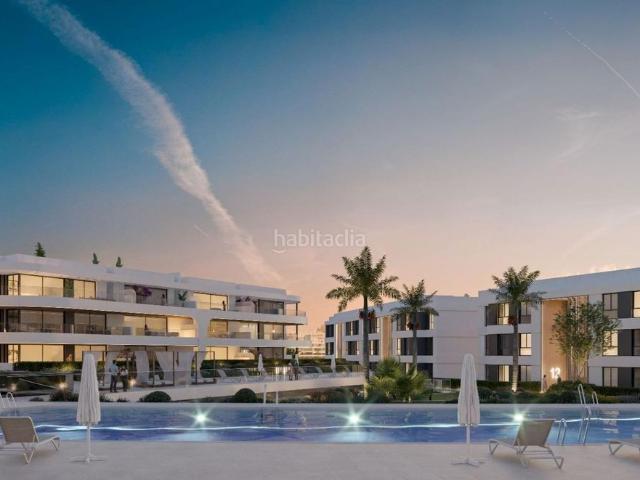 Ático en venta en Estepona, Nueva Atalaya. Ático de 2 dormitorios y 2 baños con vistas al mar. Atalaya Golf, Estepona. Áticos.