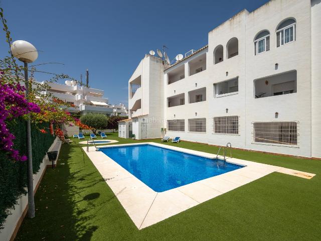 Ático en venta en Estepona, Paraiso Barronal. Apartamento en última planta con amplia terraza en la azotea y vistas al mar en El Pilar, Estepona. Áticos.