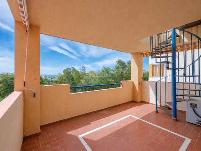Ático en venta en Estepona, Paraiso Barronal. Luminoso ático con espacios habitables orientados al mar y un solárium de 360, perfecto para una escapada de vacaciones o inversió. Áticos.