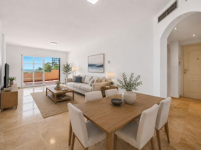 Ático en venta en Estepona, Paraiso Barronal. Luminoso ático con espacios habitables orientados al mar y un solárium de 360, perfecto para una escapada de vacaciones o inversió. Áticos.