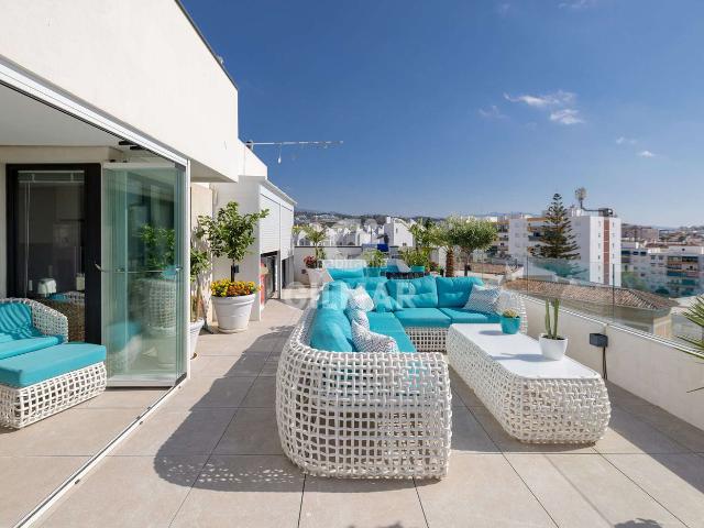 Ático en venta en Estepona, Parque Central. ÁTICO DE LUJO EN EL CORAZÓN DE ESTEPONA VISTAS PANORÁMICAS, GRAN TERRAZA Y PISCINA.Vive la experiencia única de este ático exclus. Áticos.