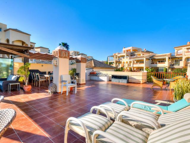 Ático en venta en Estepona, Parque Central. Duplex Penthouse Atalaya, Estepona East. Áticos.