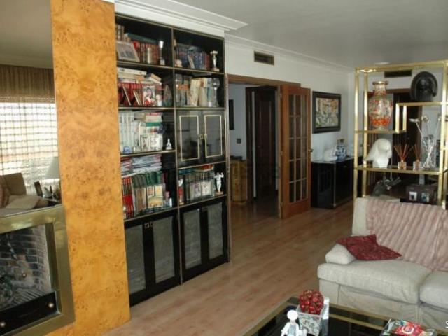 Ático en venta en Figueres, de 180 m² 4 habitaciones por 350.000