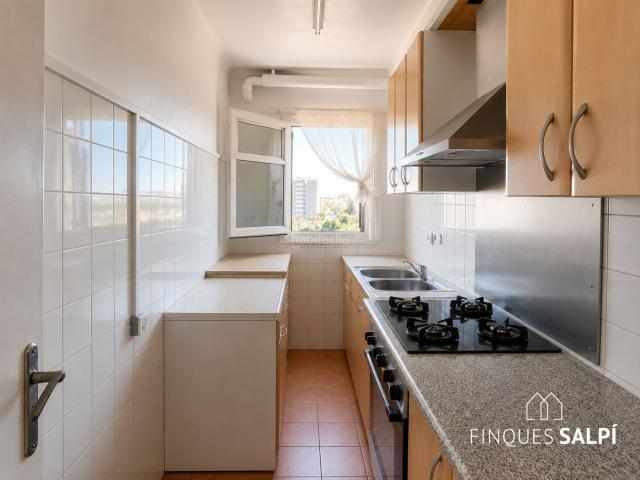 Ático en venta en Figueres, Poble Nou Olivar Gran. PISO DE 3 HABITACIONES CON VISTAS EN FIGUERES. Áticos.