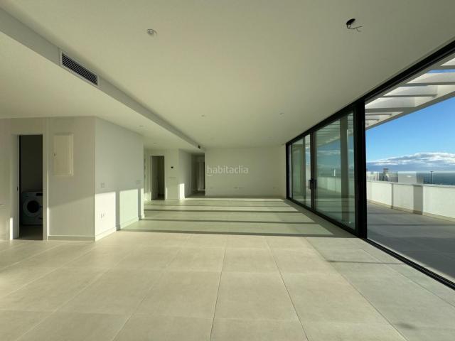 Ático en venta en Fuengirola, El Higuerón. Ático de lujo de 3 dormitorios y 2 baños con vistas al mar. El Higuerón, Fuengirola. Áticos.