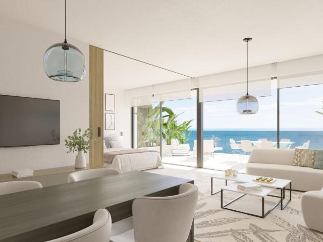 Ático en venta en Fuengirola, Las Gaviotas Carvajal. Ático de 3 dormitorios y 4 baños con piscina privada. Fuengirola. Áticos.