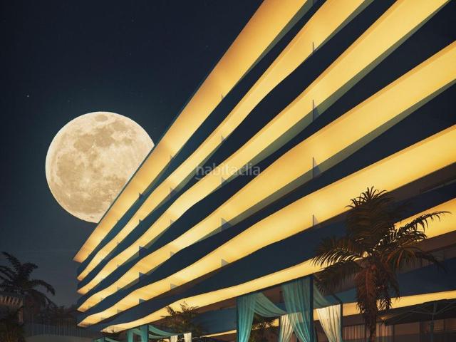 Ático en venta en Fuengirola, Los Boliches. Moderno Ático con vistas al mar. 2 dormitorios y 2 baños. A 3 minutos de las playas de Fuengirola. Áticos.