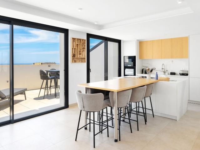 Ático en venta en Fuengirola, Puerto Deportivo. Ático moderno de lujo con vistas al mar en Fuengirola. Áticos.