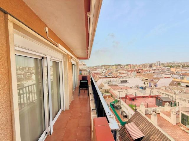 Ático en venta en Fuengirola, Puerto Deportivo. Ático reformado en venta en el centro de Fuengirola a solo 50 metros de la playa. Áticos.