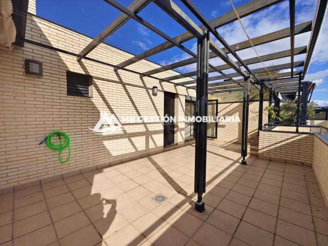 Ático en venta en Fuenlabrada, Universidad Hospital. BUSCAS ÁTICO EN ZONA HOSPITAL VIVERO UNIVERSIDAD CON TRES DORMITORIOS, PISCINA, GARAJE, TRASTERO Y DOS TERRAZAS?. Áticos.