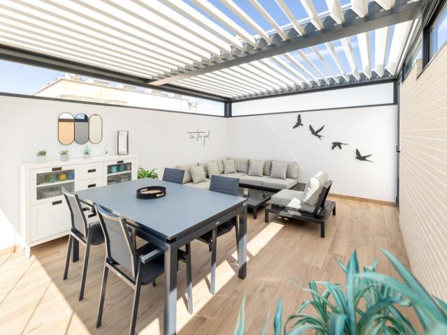 Ático en venta en Gabias Las, Residencial Triana Barrio Alto. Ático con terraza privada de uso exclusivo de 60 m² y vistas a Sierra Nevada junto al metro de Las Gabias. Incluye: garaje, traste.