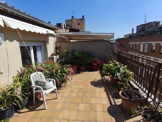 Ático en venta en Girona, de 257 m² 4 habitaciones por 238.000