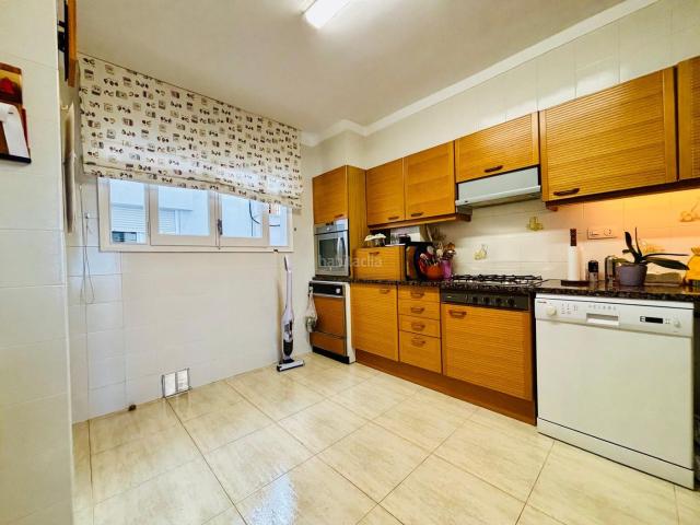 Ático en venta en Girona, Santa Eugenia. de gran formato en un magnífico estado, IMPECABLE. Áticos.