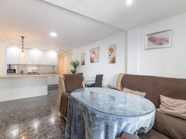 Ático en venta en Granada, Barrio de Zaidín. SE VENDE Ático reformado con ascensor, terraza y chimenea, listo para entrar a vivir_ GRANADA. Áticos.