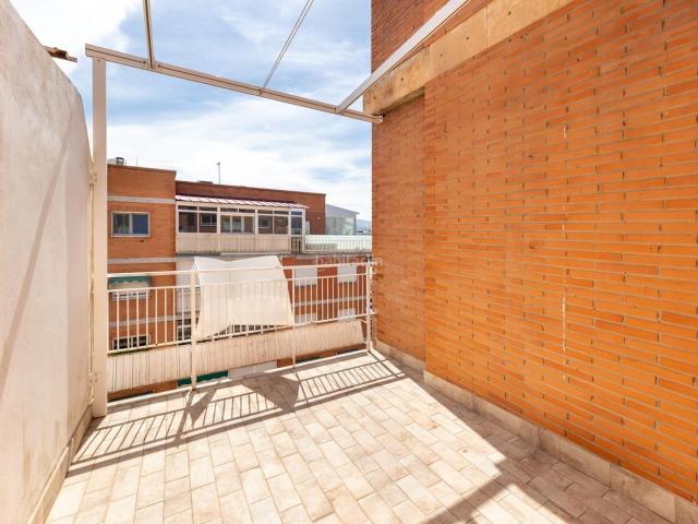 Ático en venta en Granada, Camino de Ronda. SE VENDE EXTRAORDINARIO ATICO REFORMADO EN EMPERATRIZ EUGENIA ESQUINA CAMINO DE RONDA Y A POCOS MINUTOS DEL CENTRO _GRANADA. Áticos.