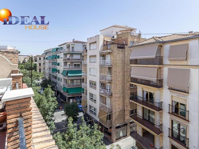Ático en venta en Granada, Centro Sagrario. ATICO CON GRAN TERRAZA EN PLENO CENTRO DE GRANADA 4º sin Acensor. Áticos.